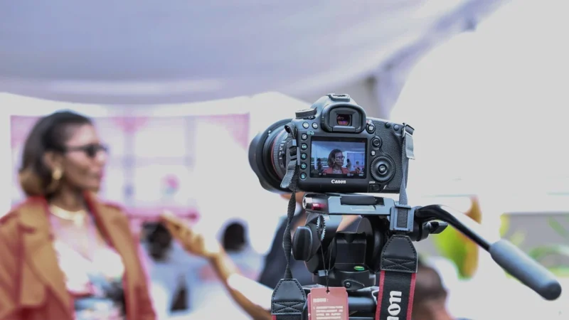 Nagrywanie wideo na ślubie: jak łączyć wideo i fotografię ślubną